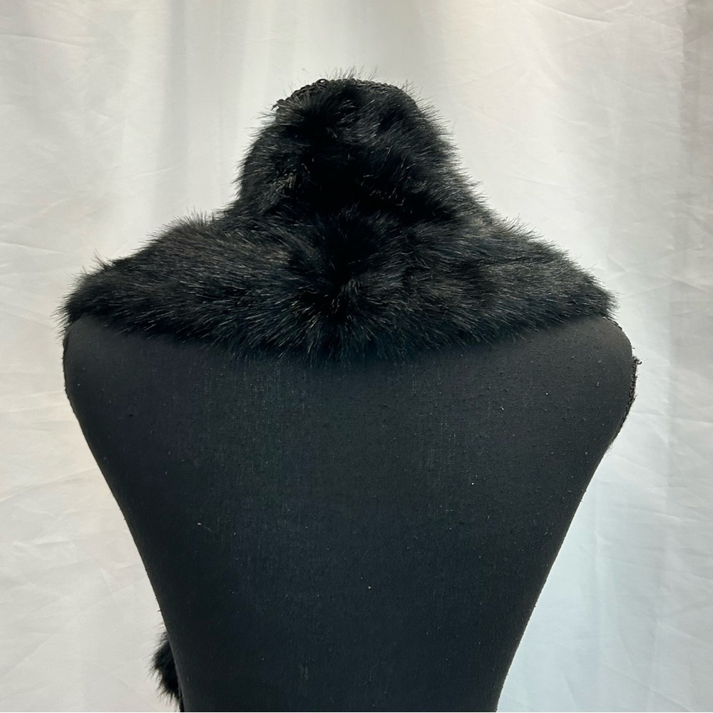 Aldo black faux fur scarf shawl fall winter vegan NWOT - Picture 5 of 9